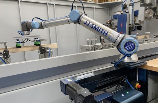 Woodworking+Robotics+Machine+Tending-FGtRtV7mws.jpeg