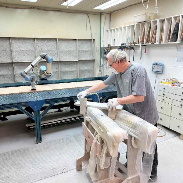 classic-woodwork-sanding-robot-1-EfxD03RXUi.jpg