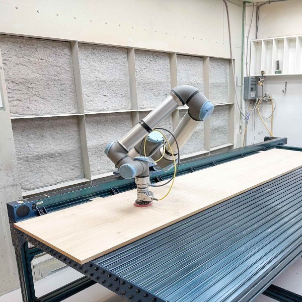 classic-woodwork-sanding-robot-4-TYG0D1zYdx.jpg