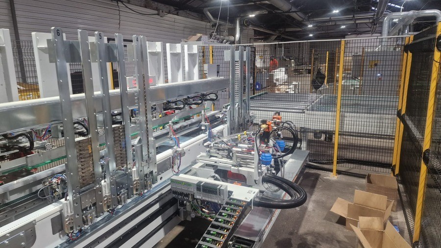 Essepigi automated hinge and lock insertion